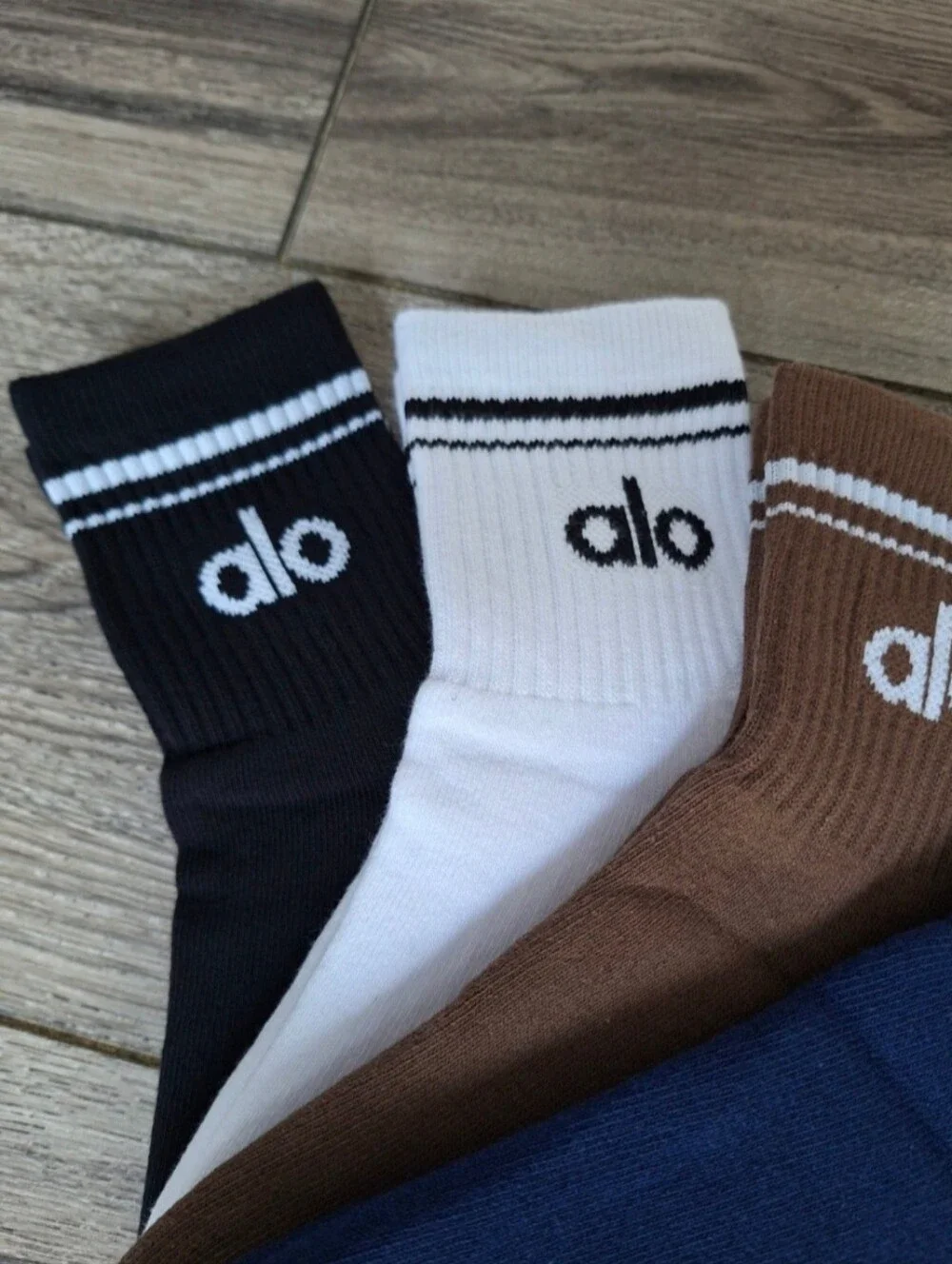 ALO Yoga Men's Athletic Crew Socks - Black, White, Brown, Navy